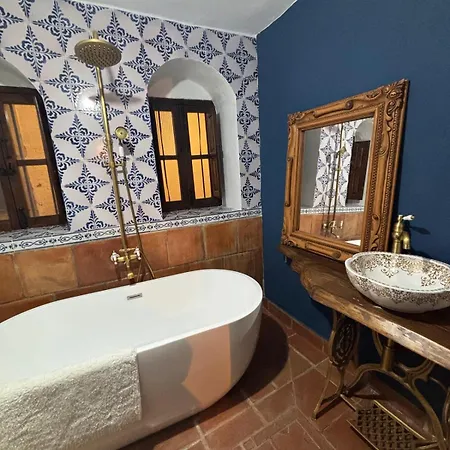 Casa Basilia Homestay *